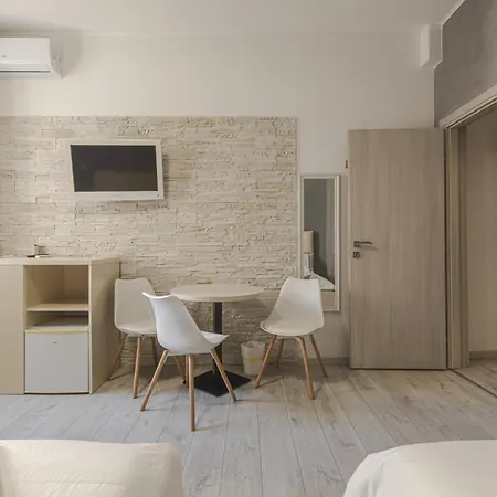 Centro Rooms-camere Eleganti In Pieno Centro Gasthof 3*