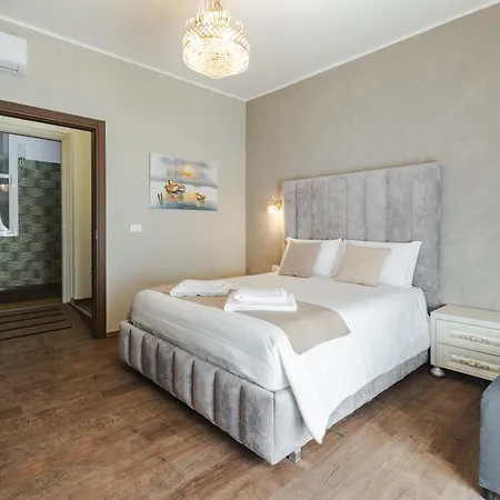 Centro Rooms-camere Eleganti In Pieno Centro Gasthof Triest
