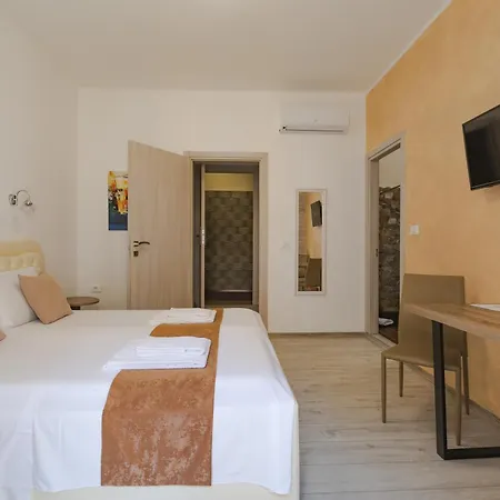 Centro Rooms-camere Eleganti In Pieno Centro Triest