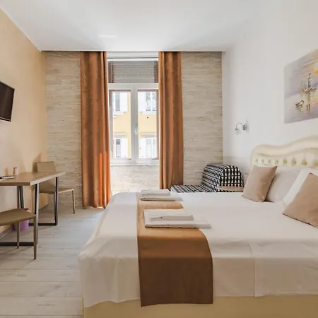 Gasthof Centro Rooms-camere Eleganti In Pieno Centro 3*